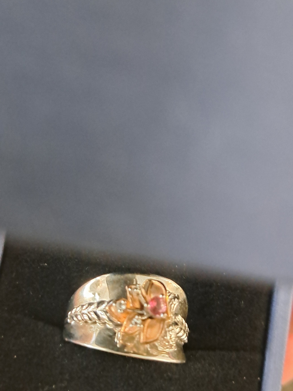 925  Silver Flower Ring with Pink Stone